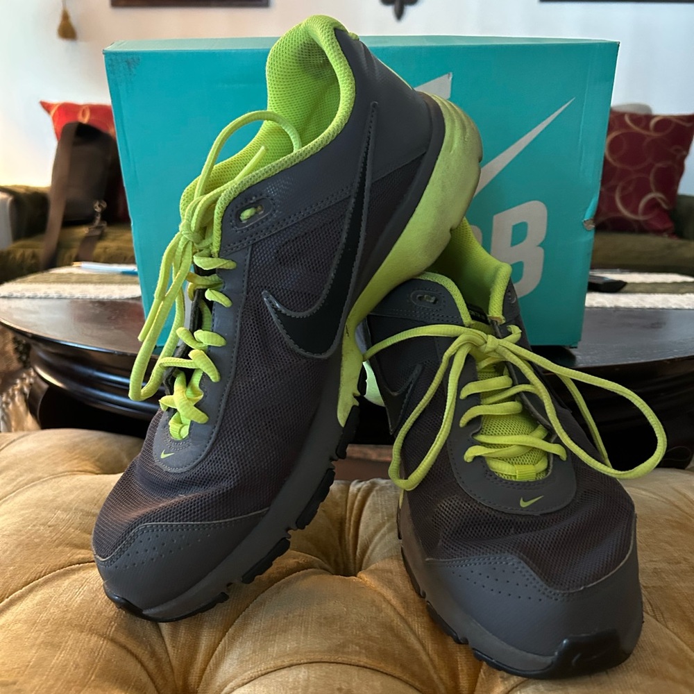 Nike Dual Fusion TR III men's running shoes.